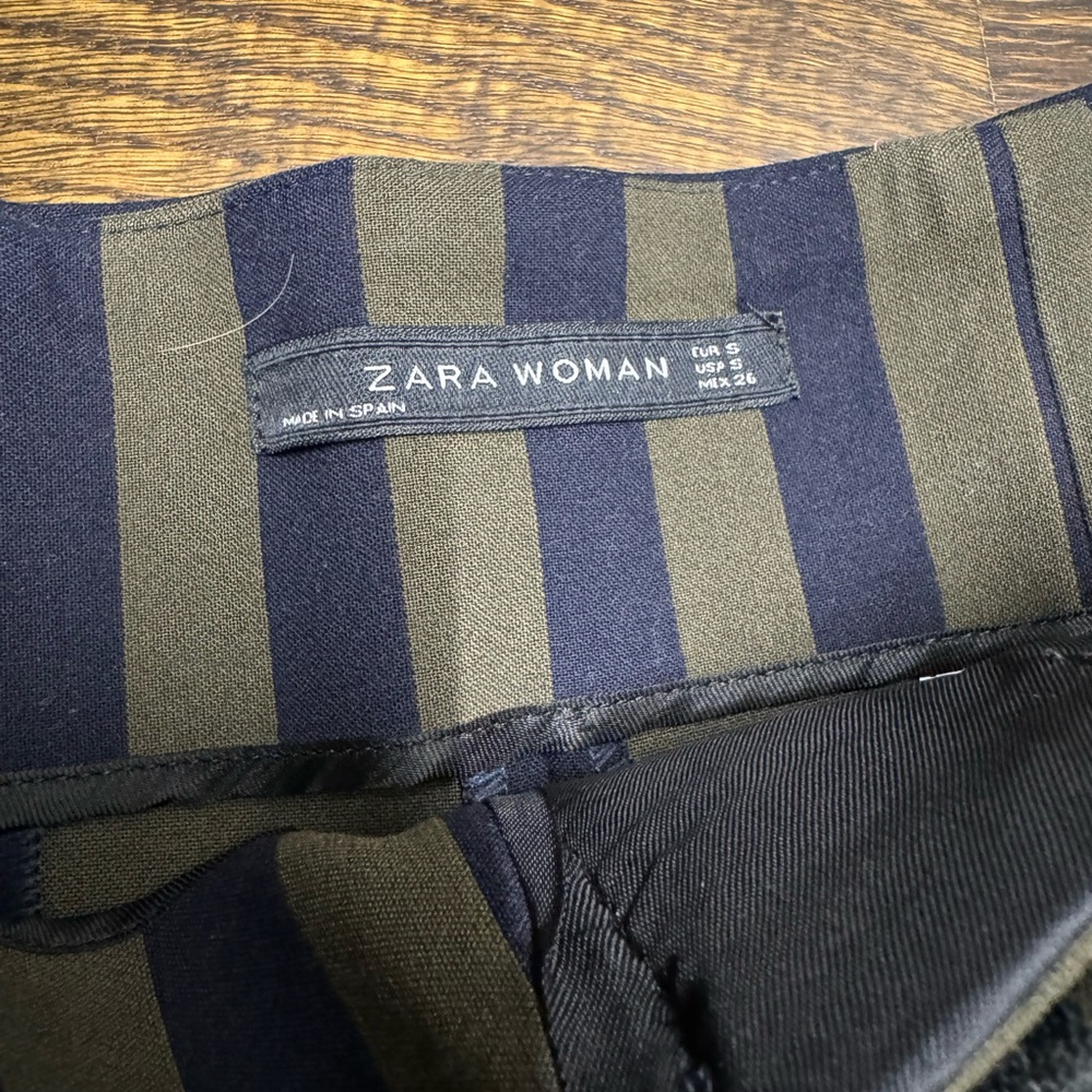 Zara Woman High-Waisted Shorts in Navy&Green, Size: S - Picture 3 of 3